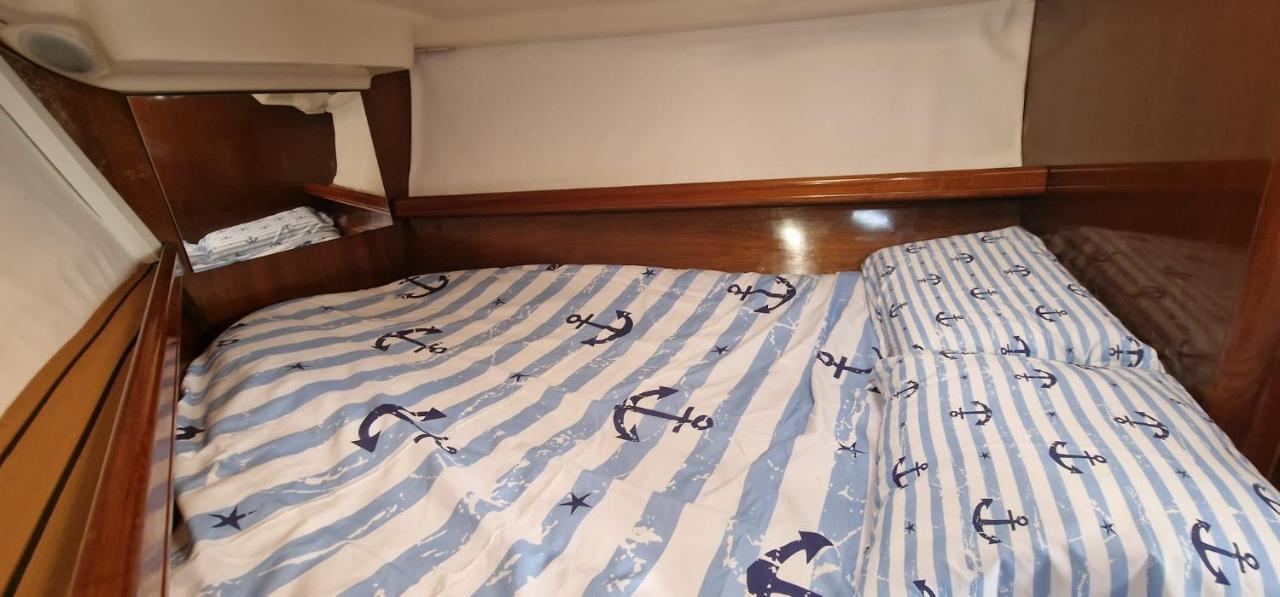 Bateau-hôtel Umbolina Cascais