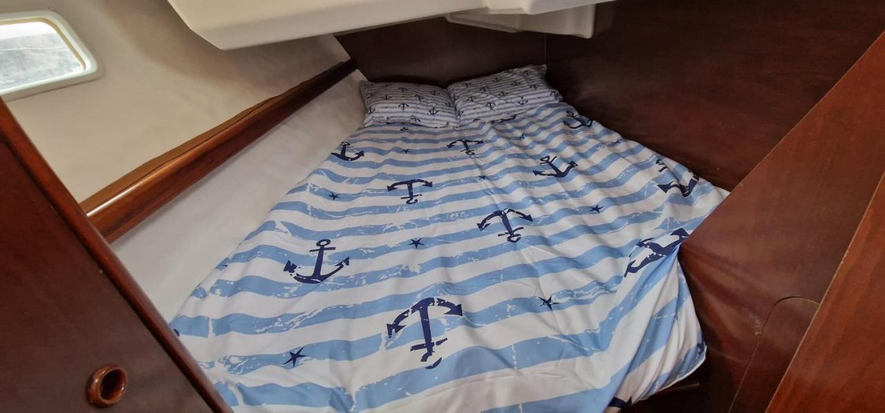 Umbolina Bateau-hôtel *