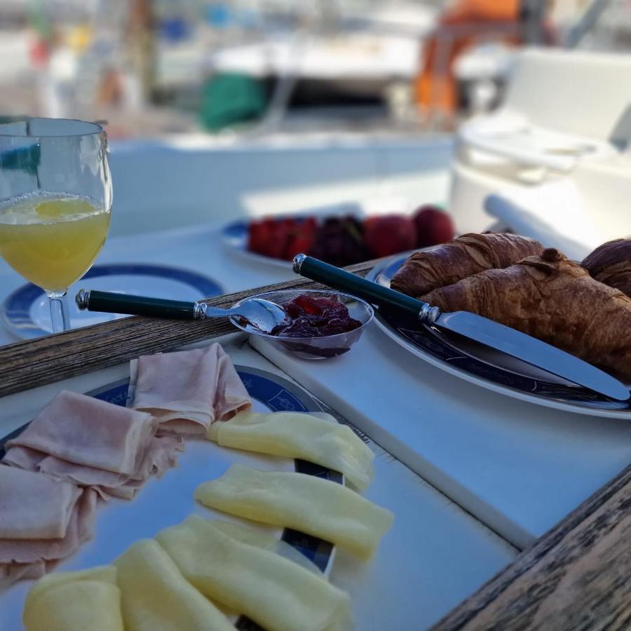 Bateau-hôtel Umbolina Cascais